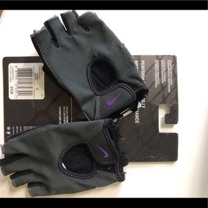 Nike workout gloves